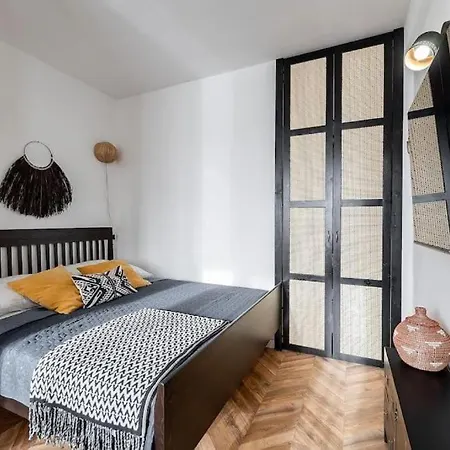 Apartment Design In The Center Of